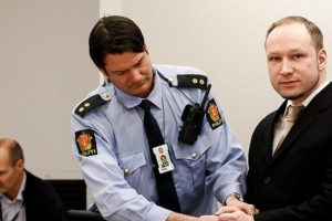Norve&ccedil; katliamcısı hakim karşısında