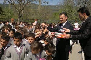 Gemlik Belediyesi'nden &ouml;ğrencilere oyuncak