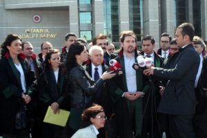 Avukatlar mahkeme heyetinden şikayet&ccedil;i