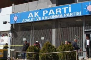 Ak Parti binasına bombalı saldırı