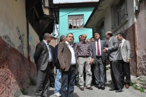 Başkan D&uuml;ndar vatandaşın yanında