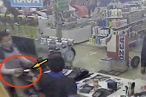 Gen&ccedil; kadın kameraya yakalandı
