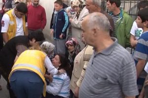 Evleri yanan ailenin g&ouml;zyaşları y&uuml;rekleri dağladı