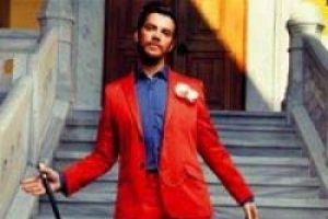 Sinan Ak&ccedil;ıl lord kılığına girdi
