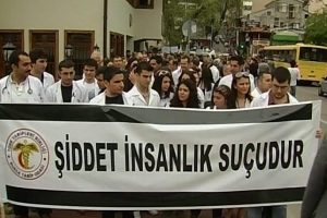 Gaziantep'teki doktor cinayeti, Bursalı meslektaşlarını sokağa d&ouml;kt&uuml;
