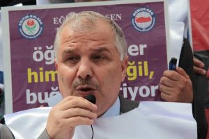 Bursa'da &ouml;ğretmenler maaş bordrolarını yaktı