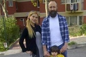 Cicişler'in Esra'sının Halit Ergen&ccedil;'le &ccedil;ektirdiği fotoğraf