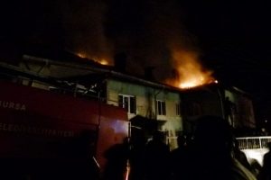 Yaşlı kadın evinde &ccedil;ıkan yangında &ouml;ld&uuml;