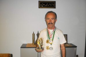 69 yaşındaki Ali Turan madalyaya doymuyor