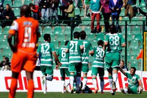 Bursa'da gol d&uuml;ellosu Bursaspor'un