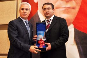 Bozbey'e  Yaşam Boyu Başarı &Ouml;d&uuml;l&uuml;