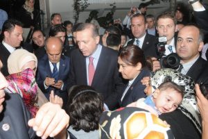 Mahalleye Başbakan geldi