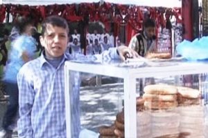 Arkadaşları eğlenirken onlar &ccedil;alışıyor