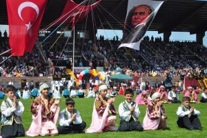 İneg&ouml;l'de 23 Nisan coşkusu