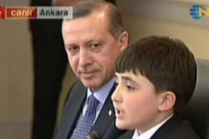 Erdoğan koltuğunu Enes Karabulut'a devretti