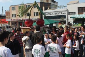 Vişne anıtı t&ouml;renle a&ccedil;ıldı