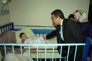 Hasta &ccedil;ocuklara 23 Nisan hediyesi