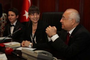 K&uuml;&ccedil;&uuml;k başkan milletvekillerini uyardı