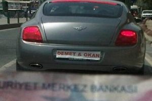 Okan Kurt'tan Demet Akalın'a y&uuml;z g&ouml;r&uuml;ml&uuml;ğ&uuml;!