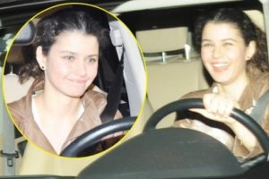 Beren Saat'in y&uuml;z&uuml; g&uuml;l&uuml;yor