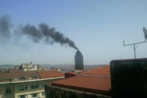 S&uuml;zer Plaza'da yangın!