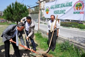 Bursagaz eğitim g&ouml;n&uuml;ll&uuml;leri okulları ağa&ccedil;landırıyor
