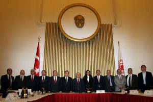 Yeni Anayasa kağıda d&ouml;k&uuml;l&uuml;yor