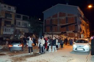 Simav'da 4,9 b&uuml;y&uuml;kl&uuml;ğ&uuml;nde deprem