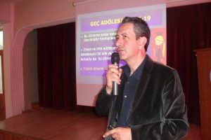 &Ouml;ğrencilere ter&ouml;r ve ergenlik konferansı