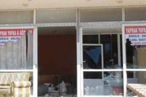 Kızının sevgilisinin &ccedil;alıştığı d&uuml;kkanı bastı