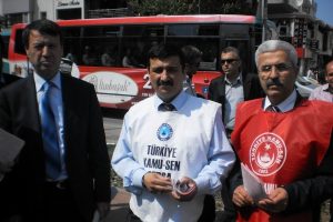 T&uuml;rk-İş ve Kamu-Sen &Uuml;yelerinden 1 Mayıs kutlamalarına broş&uuml;rl&uuml; davet