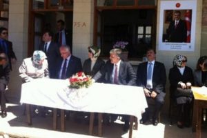 Nefise Karatay'ın babasından Cumhurbaşkanı G&uuml;l'e orta kahve