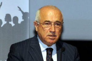 "Başımızı sokacak anayasamız var diyemeyiz"