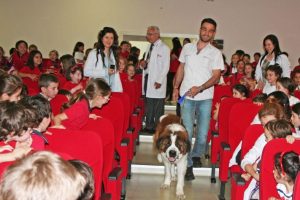 Veterinerlerden miniklere k&ouml;pekli seminer