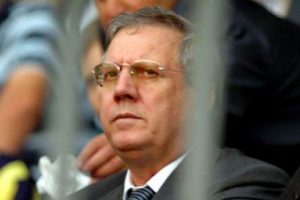 Aziz Yıldırım salonu terketti!