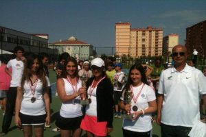 Sporcular tenis kortlarında h&uuml;nerlerini sergiledi