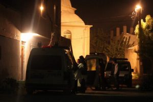 Tartıştığı eşinin g&ouml;z&uuml; &ouml;n&uuml;nde kendisini vurdu