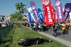 "1 Mayıs gelmiş neyime"