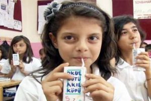 Okullarda s&uuml;t dağıtımı başladı
