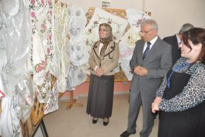 Kadınlar el emeklerini sergiledi