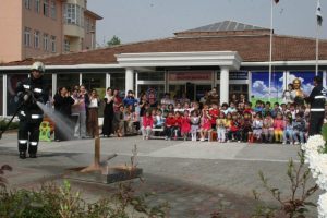 Miniklere itfaiyeden en eğlenceli eğitim