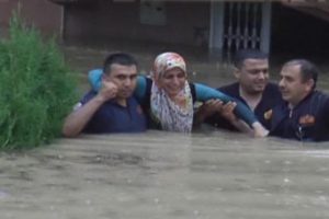 Anne ve &ccedil;ocuklarını b&ouml;yle kurtardılar