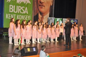 420 k&uuml;&ccedil;&uuml;k piyanist h&uuml;nerlerini sergiledi