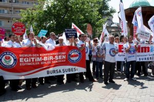 &Ouml;ğretmenler meydanları doldurdu