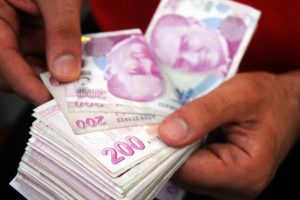 Asgari &uuml;cretli zenginlere fark attı