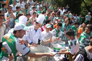 Bursaspor taraftarından TFF'ye cacıklı protesto
