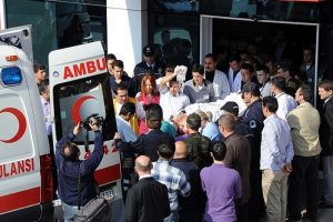 D&uuml;ğ&uuml;n yemeği hastanelik etti