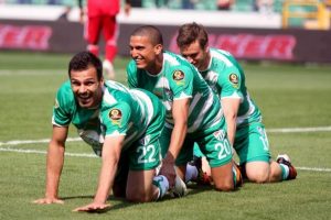 Bursaspor zirveye y&uuml;r&uuml;d&uuml;