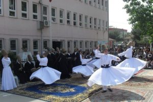 Okul bah&ccedil;esinde sema ayini