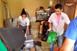 &Ccedil;&ouml;p evde kedi operasyonu